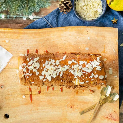 Bûche Vegan poire-speculoos aux amandes